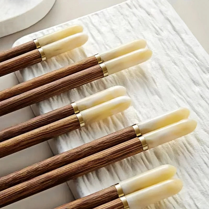 1/5 Pairs Chinese Chopsticks Wooden Sushi Sticks Japanese Chopstick Set Reusable Korean Food Chop Sticks Kitchen Wood Tableware